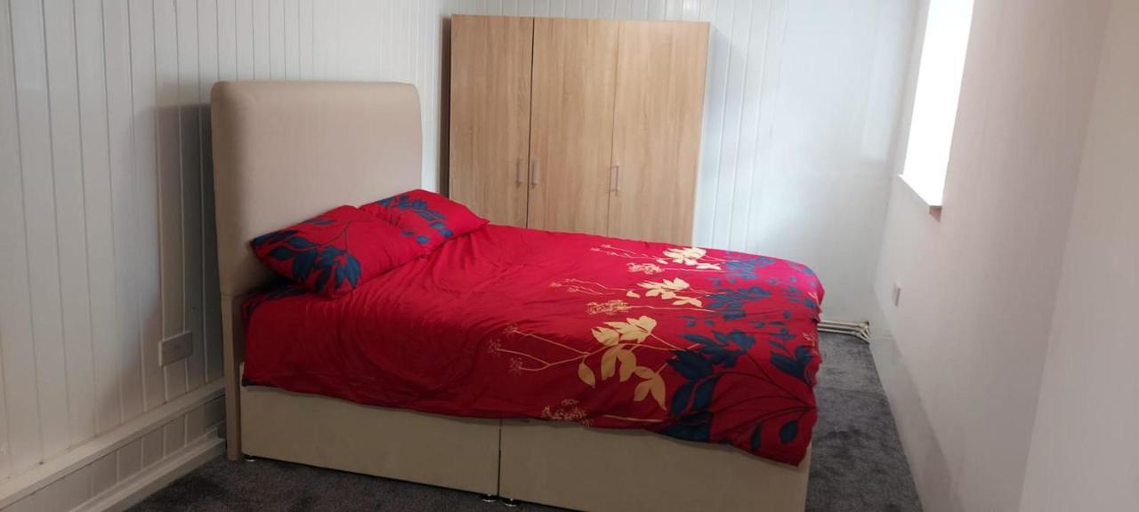 Lovely 3-Bed Apartment In Parkgate Rotherham Exteriör bild