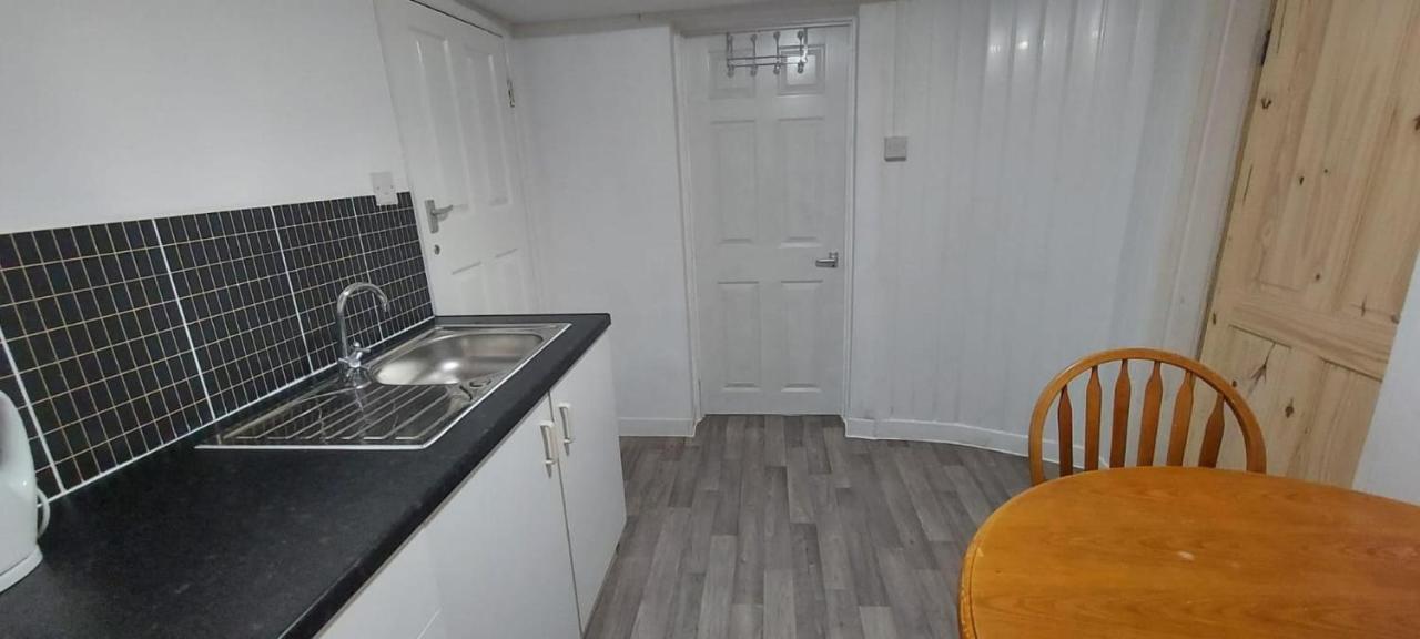 Lovely 3-Bed Apartment In Parkgate Rotherham Exteriör bild