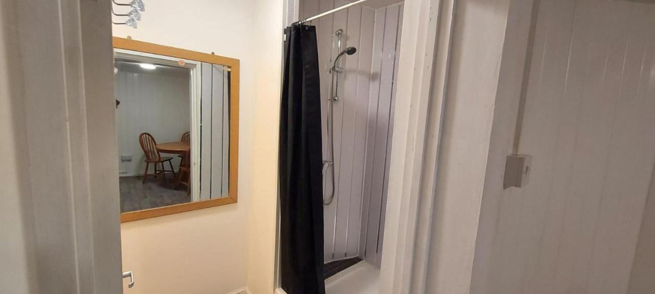 Lovely 3-Bed Apartment In Parkgate Rotherham Exteriör bild