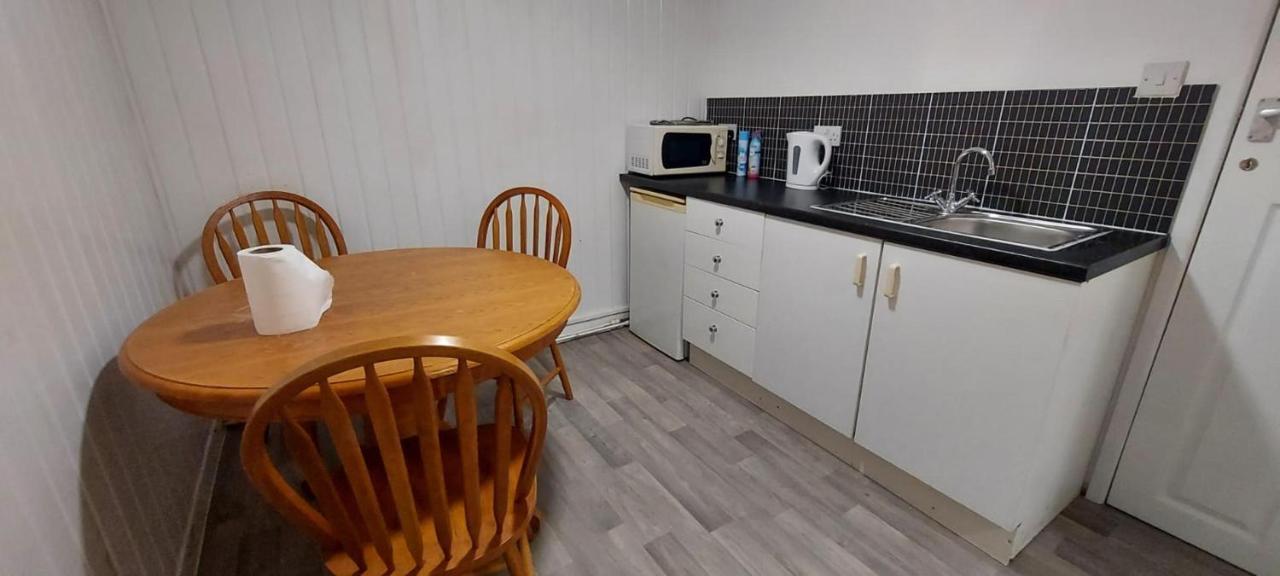 Lovely 3-Bed Apartment In Parkgate Rotherham Exteriör bild