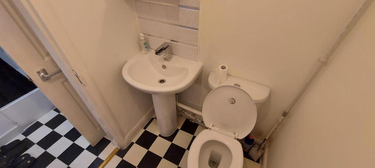Lovely 3-Bed Apartment In Parkgate Rotherham Exteriör bild