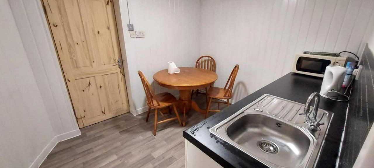 Lovely 3-Bed Apartment In Parkgate Rotherham Exteriör bild